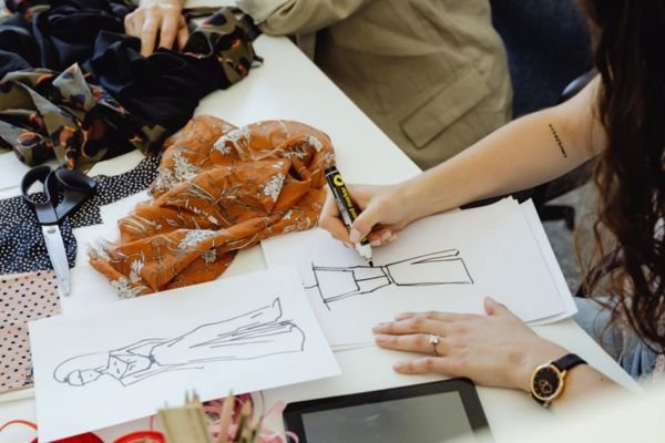 Confused between B.Des and BVoc in Fashion Design? Compare duration, focus, career scope &...
