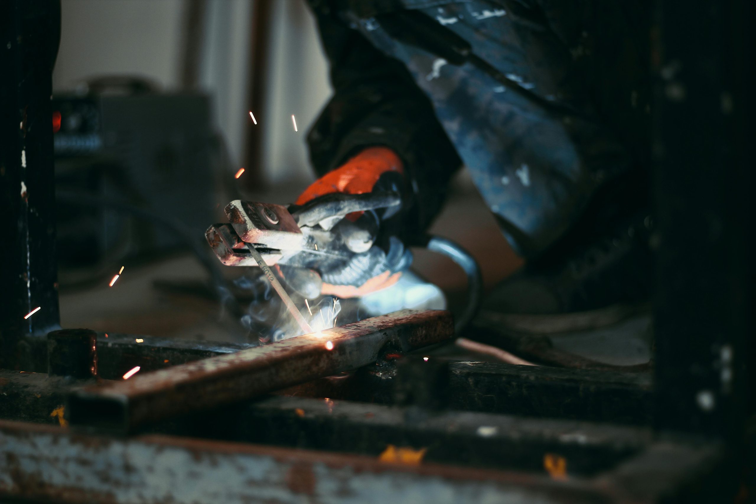 Explore the key differences between mild steel and stainless steel, including composition,...