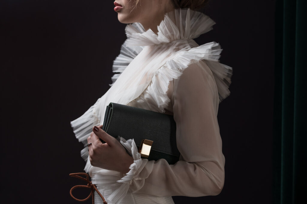 Hochwertige Ledertasche Eine gute Ledertasche fällt selten sofort auf. Sie glänzt nicht,...