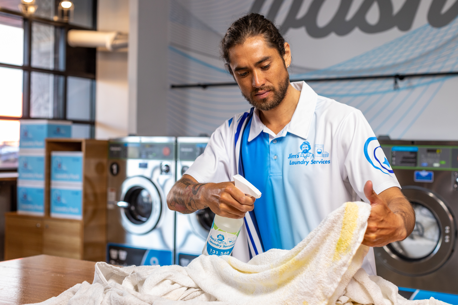 Learn how commercial laundry services help restaurants reduce linen costs, improve hygiene...