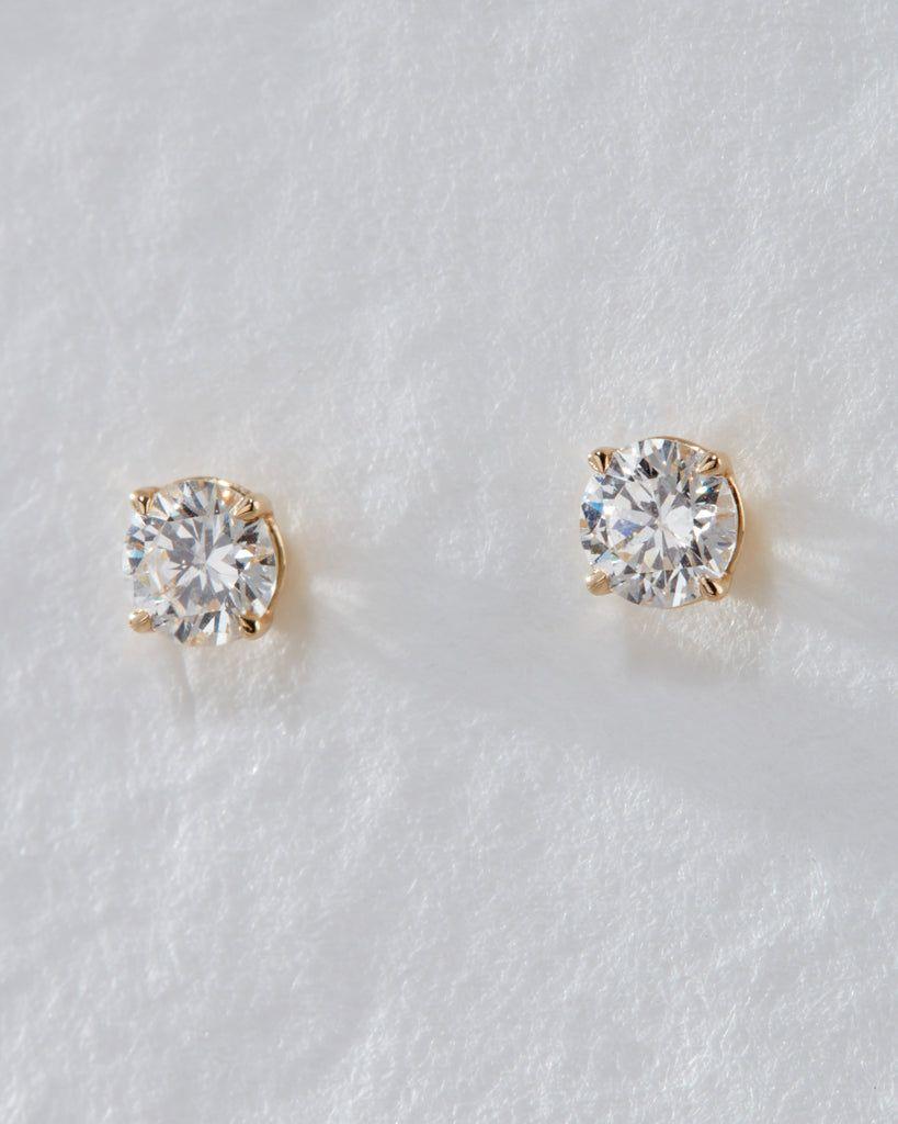 There are thousands of earring designs available today, from oversized danglers to dramati...
