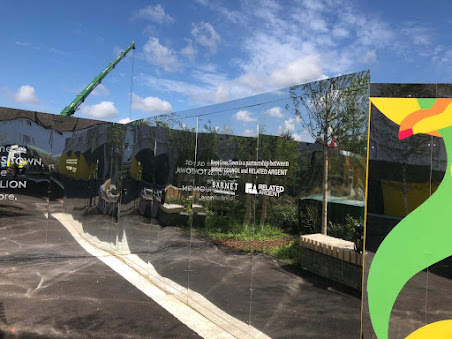 Turn construction site hoardings into powerful brand billboards with ARC UK’s large form...